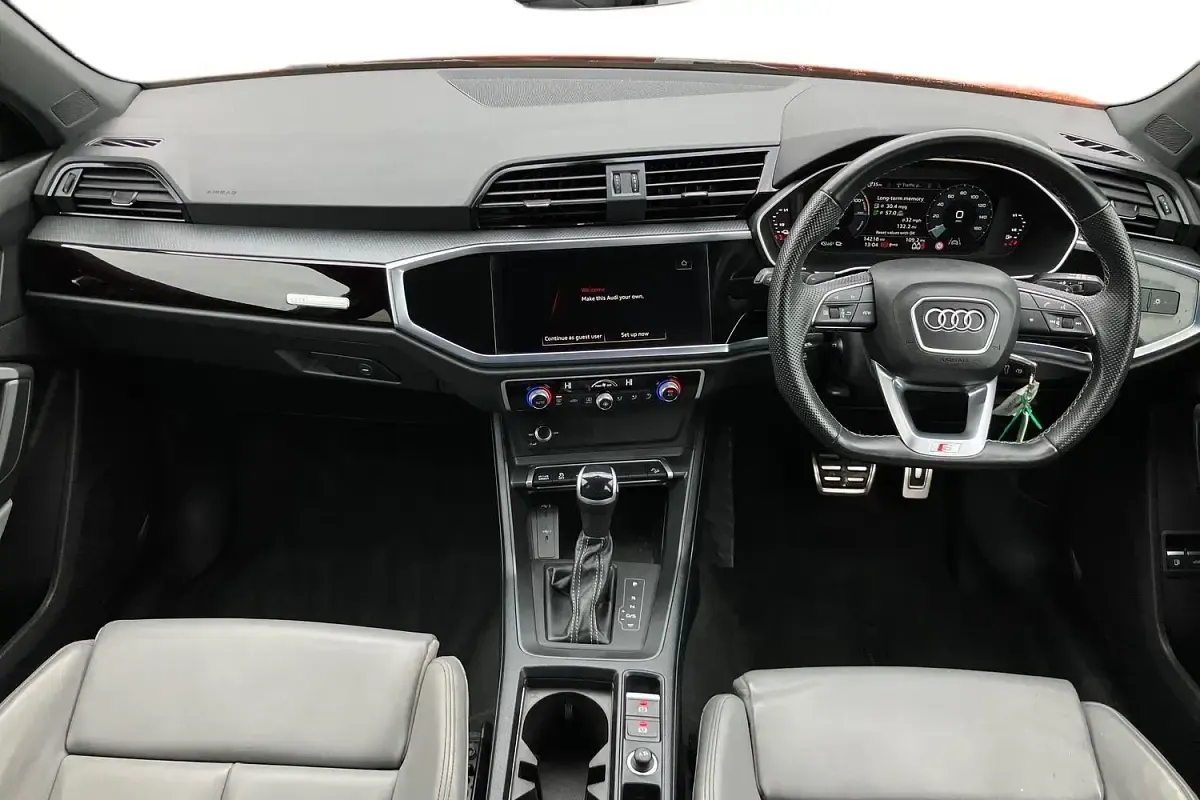 Używany Audi Q3 Black Edition 245 KM (180 kW) 2024 Pomarańczowy SUV