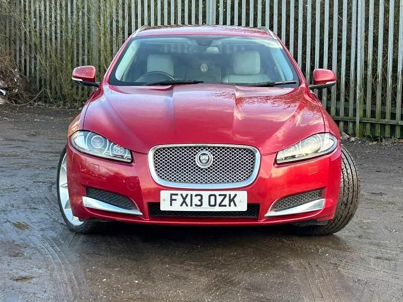 Used Jaguar XF Sportbrake Premium Luxury 200 HP (147 kW) 2013 Red Estate