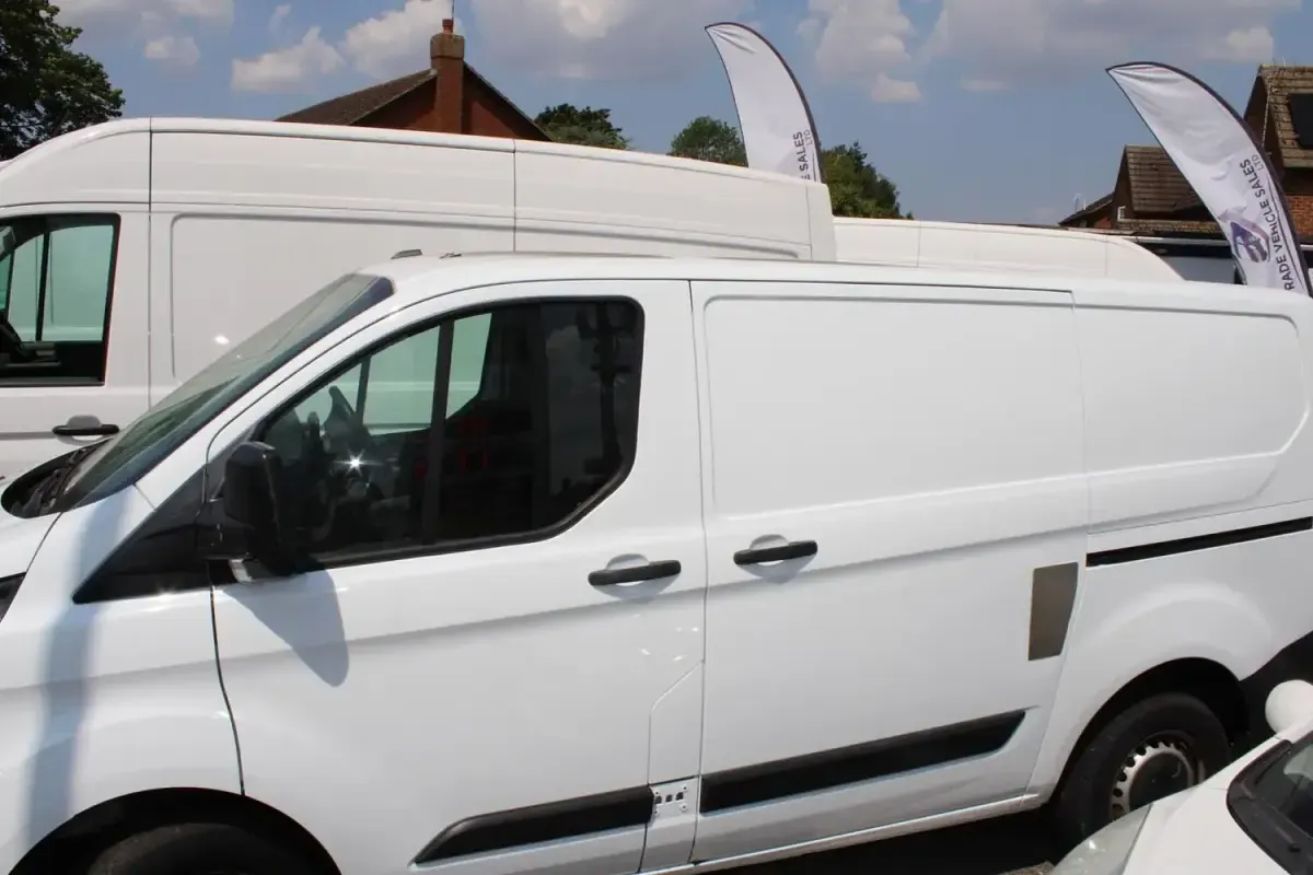 Used Ford Transit Custom S 105 HP (77 kW) 2020 White Van