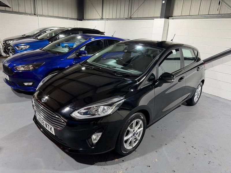 Used Ford Fiesta Zetec 70 HP (51 kW) 2018 Black Hatchback
