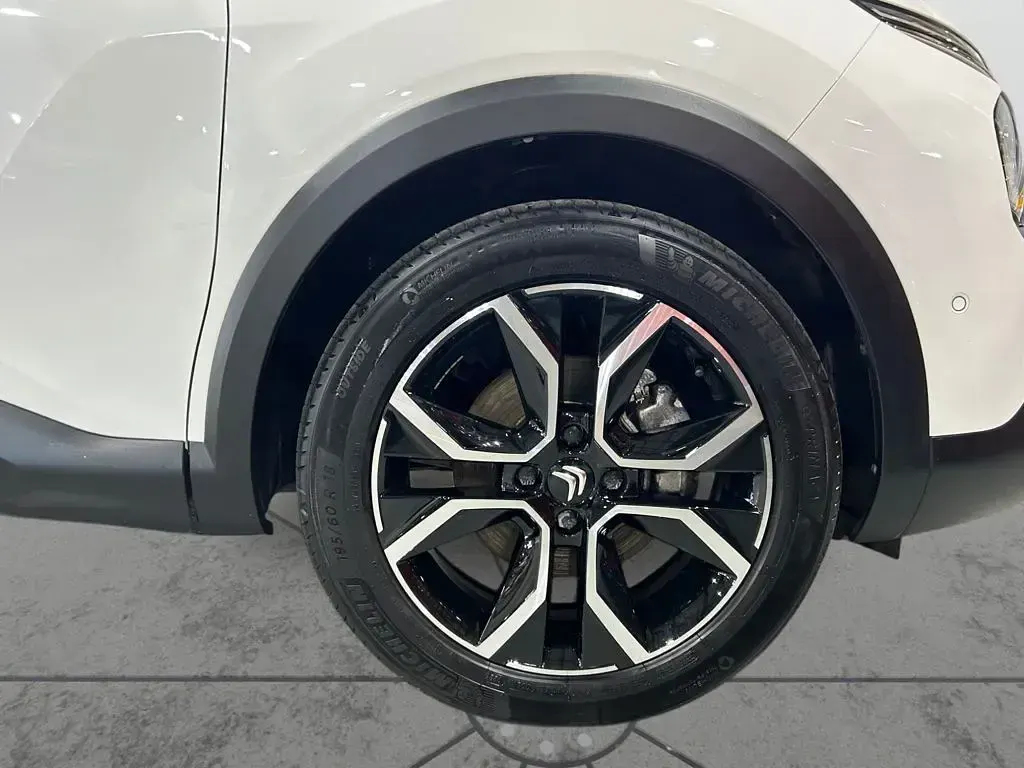 Used Citroën e-C4 Shine 2023 Sedan