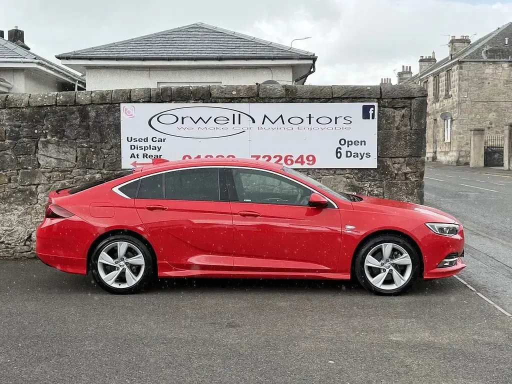 Used Vauxhall Insignia Sport 170 HP (125 kW) 2018 Red Hatchback