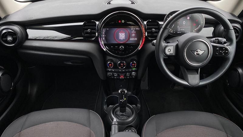 Used Mini Cooper Classic 134 HP (98 kW) 2023 Silver Hatchback