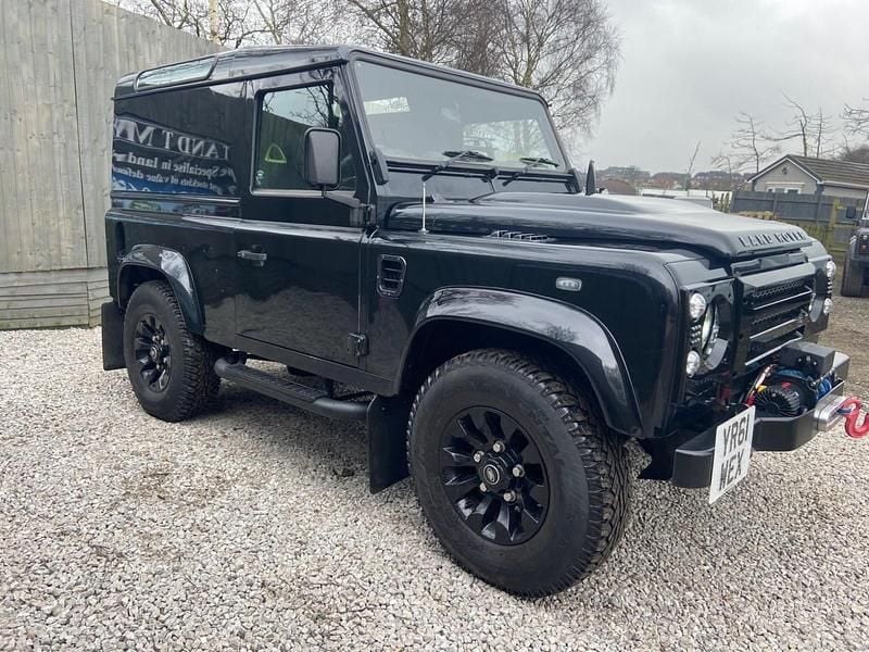 Used Land Rover Defender 122 HP (89 kW) 2011 Black Hatchback
