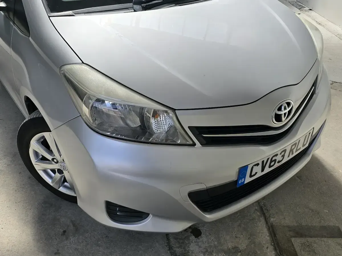 Used Toyota Yaris 101 HP (74 kW) 2013 Silver Hatchback