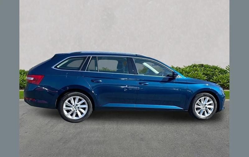 Used Skoda Superb SE 147 HP (108 kW) 2022 Blue Estate
