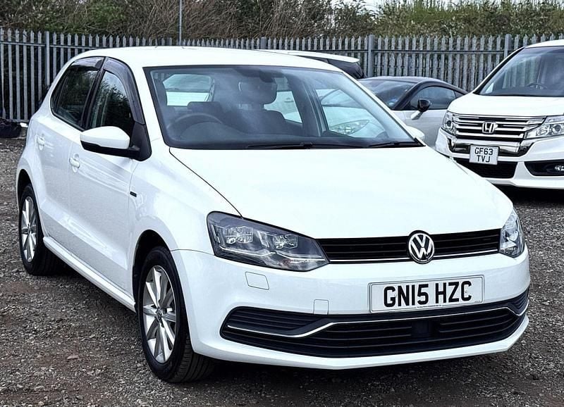 White Used 2015 VW Polo SE Hatchback | £9,495 (Fair price) - Image 1/4