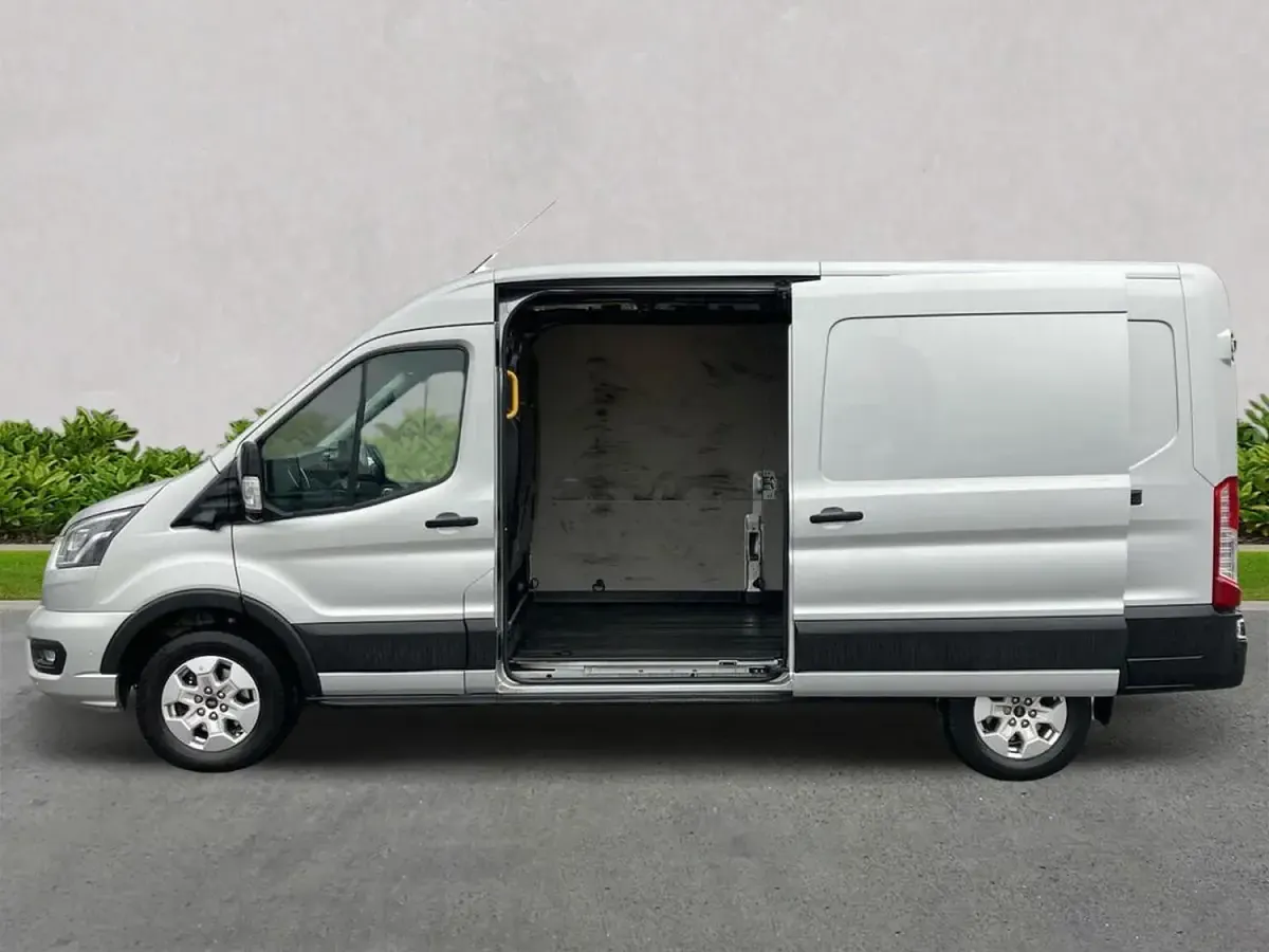 Używany Ford Transit Limited 165 KM (121 kW) 2024 Srebrny Van