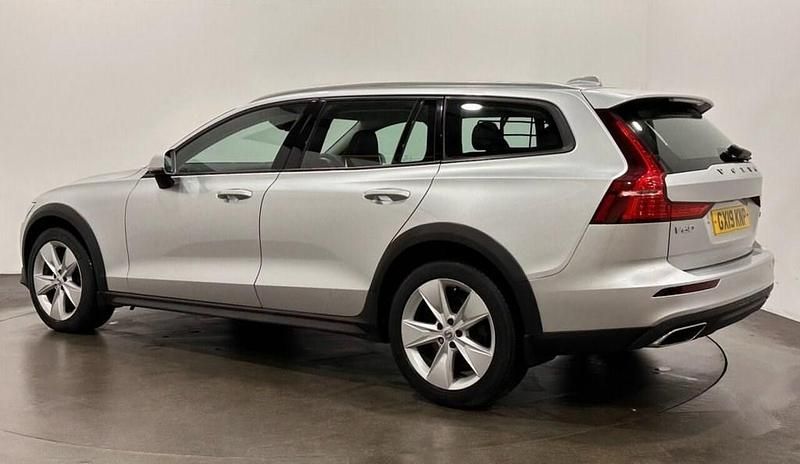 Used Volvo V60 CC 190 HP (139 kW) 2019 Silver Estate