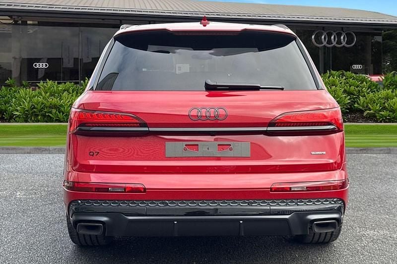 Ny Audi Q7 Black Edition 2026 Röd SUV