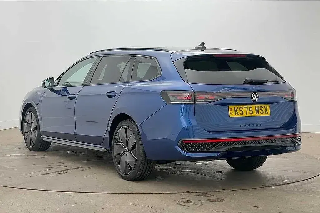 Used VW Passat Black Edition 272 HP (200 kW) 2026 Blue Estate