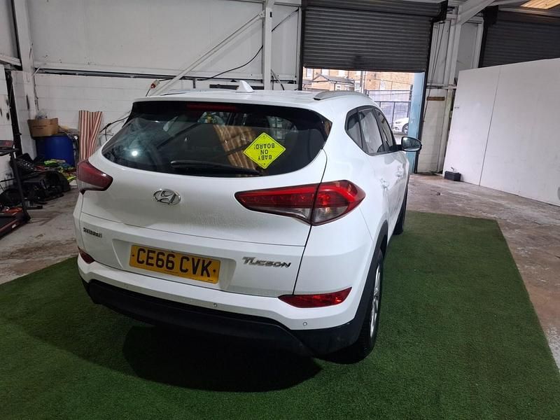 Used Hyundai Tucson SE 2016 White SUV