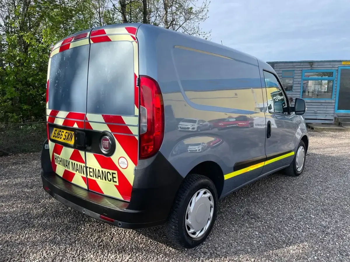 Usado Fiat Doblò 95 HP (69 kW) 2016 Azul Monovolume