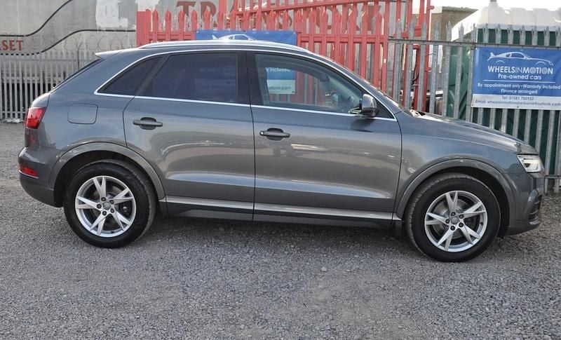 Begagnad Audi Q3 Design 150 HK (110 kW) 2015 Grå SUV