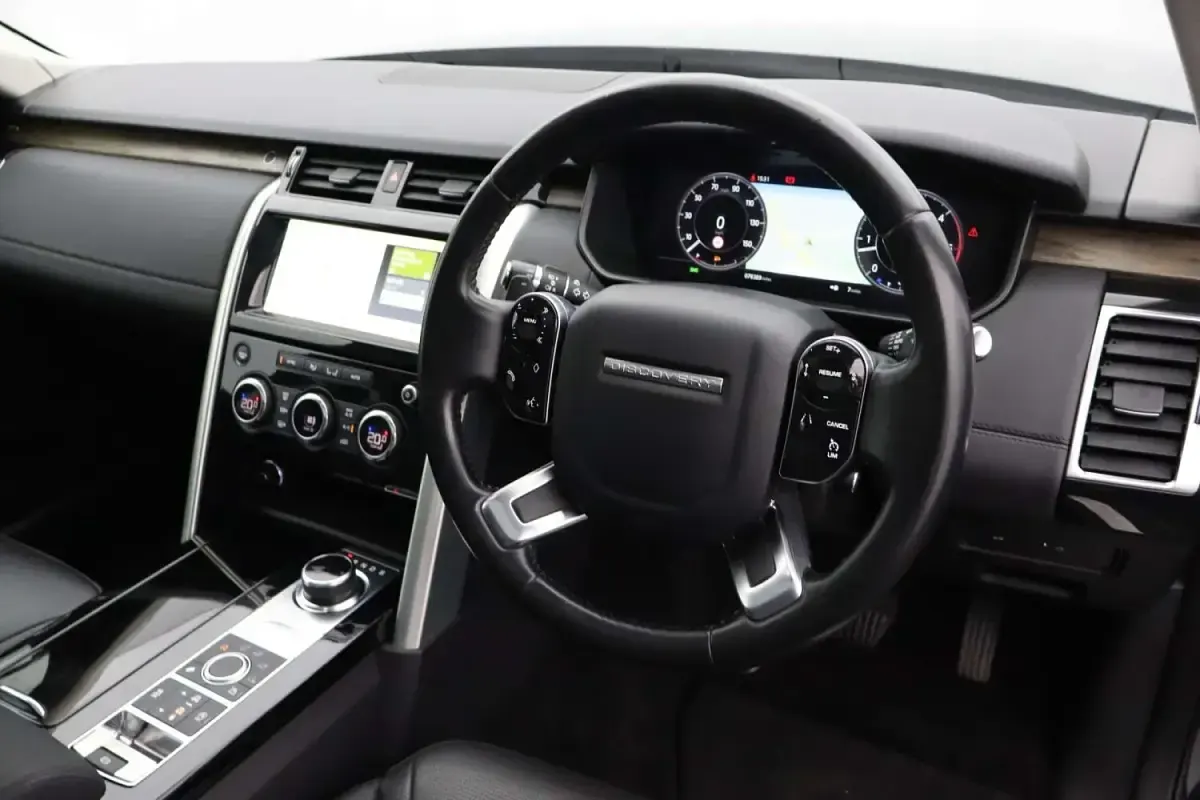 Used Land Rover Discovery HSE 302 HP (222 kW) 2019 Black SUV