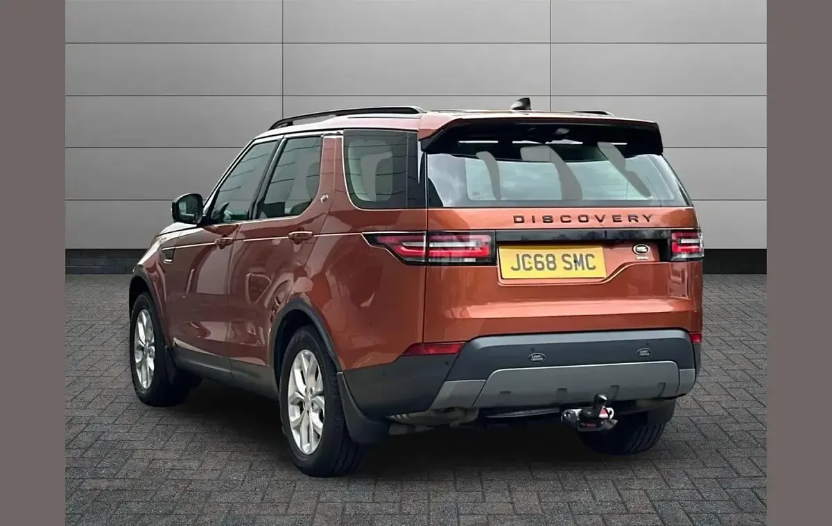 Używany Land Rover Discovery 5 SE 301 KM (221 kW) 2018 Pomarańczowy SUV