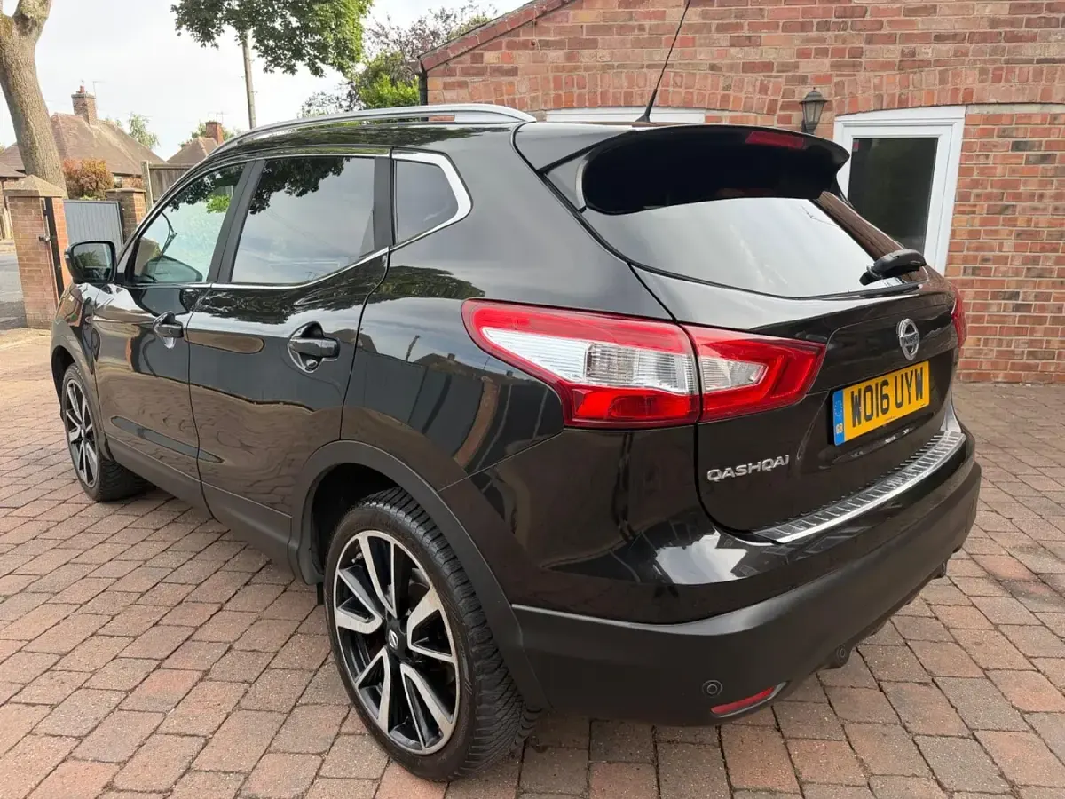 Used Nissan Qashqai Tekna 130 HP (95 kW) 2016 Black SUV