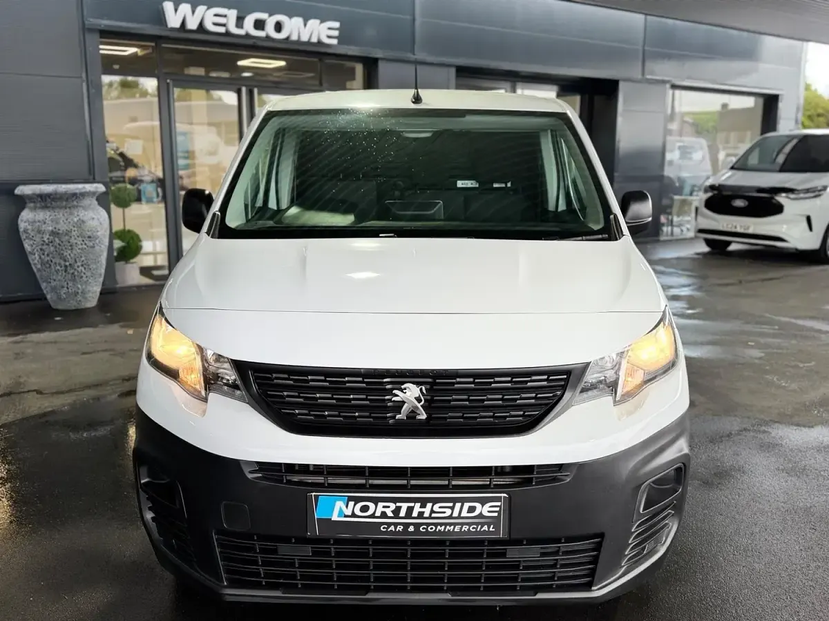Used Peugeot Partner Premium 2023 White MPV