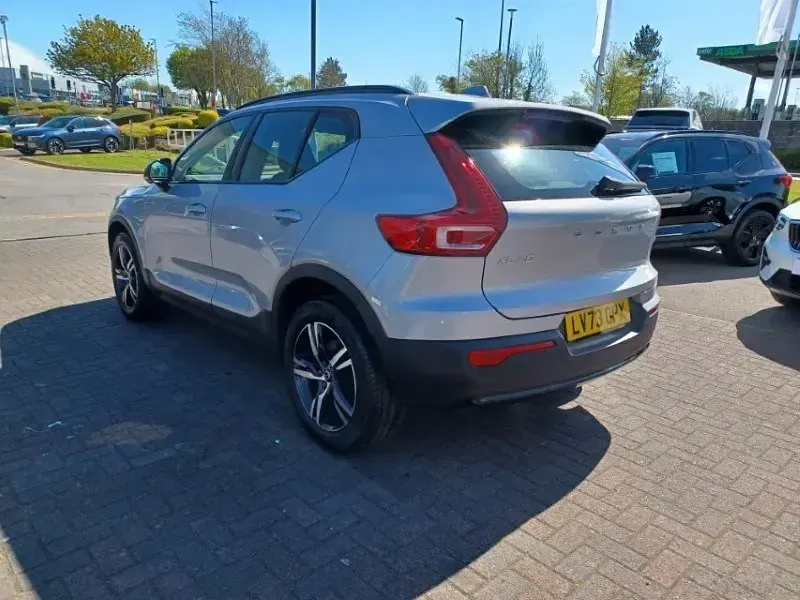 Używany Volvo XC40 Plus 2023 Srebrny SUV