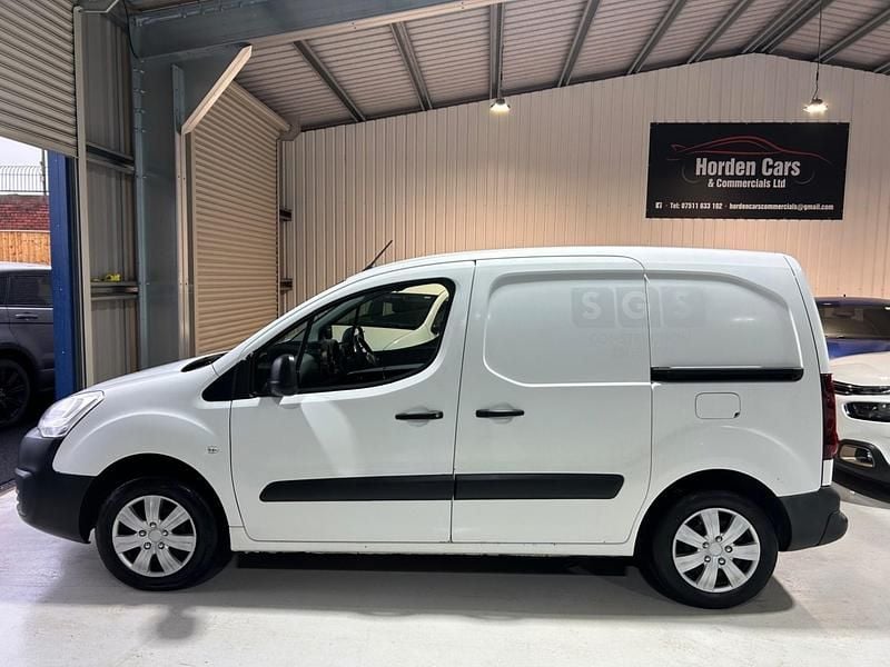 Used Citroën Berlingo 75 HP (55 kW) 2017 White MPV