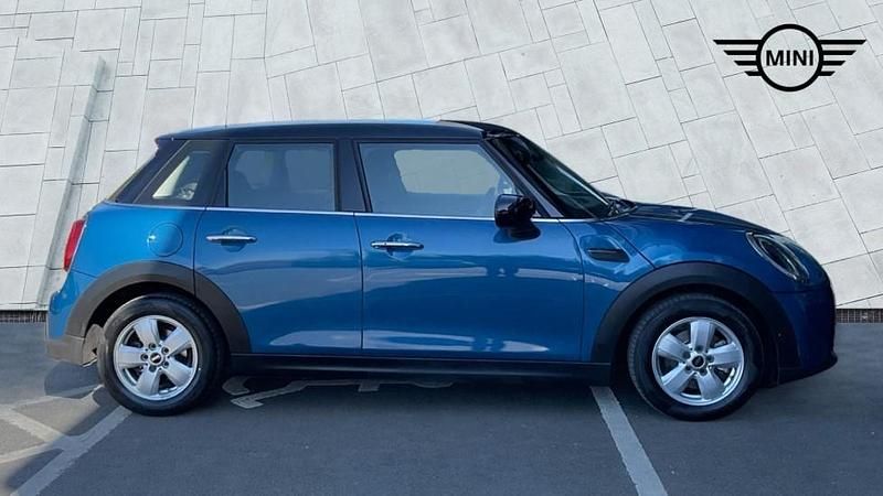Usado Mini Cooper Classic 134 HP (98 kW) 2022 Azul Citadino