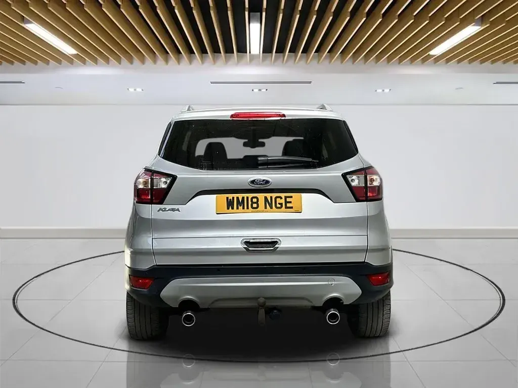 Usado Ford Kuga Titanium 180 CV (132 kW) 2018 Plateado SUV