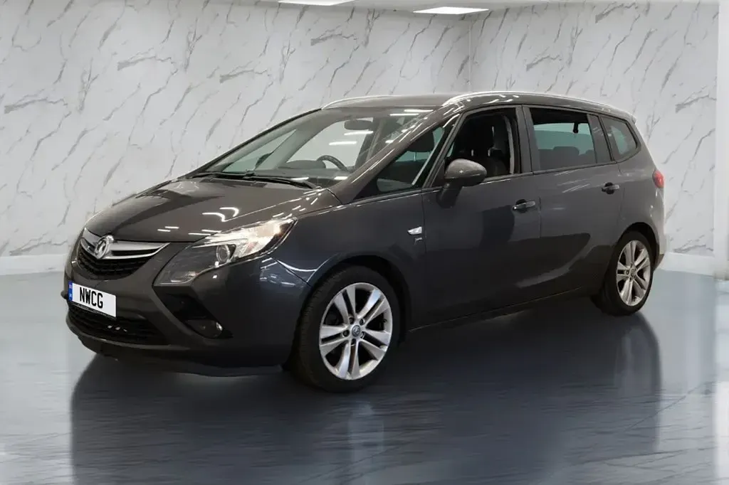 Used Vauxhall Zafira Tourer SRi 140 HP (102 kW) 2015 Grey MPV