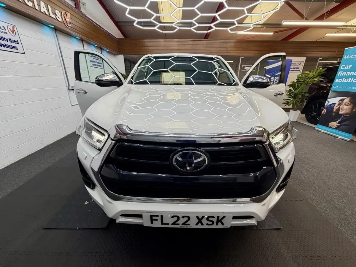 Usado Toyota HiLux 150 CV (110 kW) 2022 Blanco Pickup/Camioneta