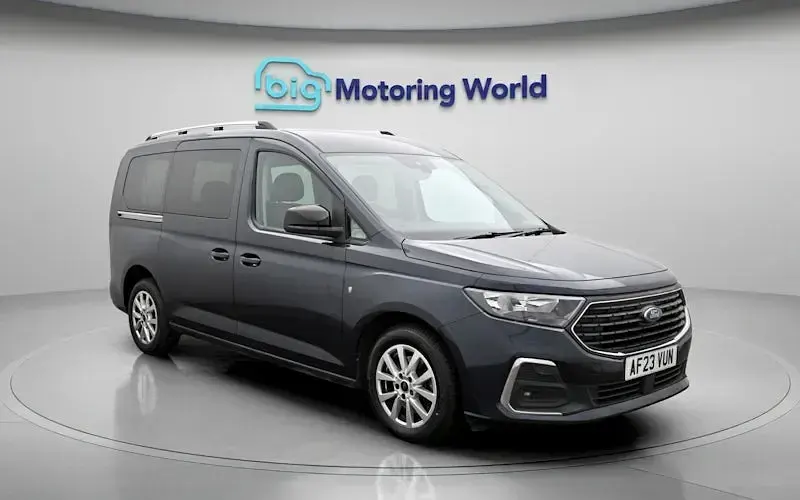 Usado Ford Tourneo Titanium 122 CV (89 kW) 2026 Familiar
