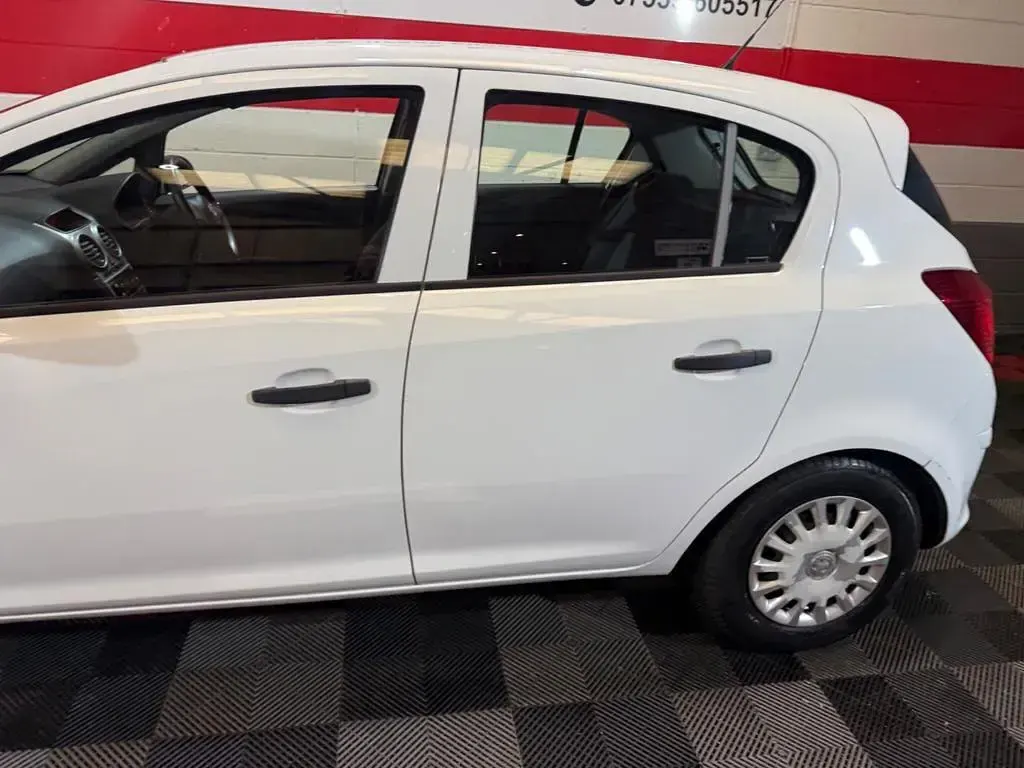 Used Vauxhall Corsa S 2013 White Hatchback