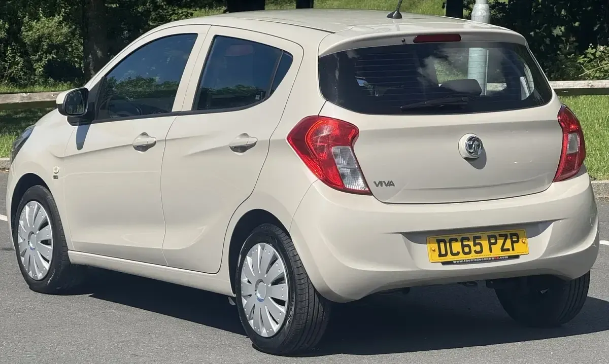 Used Vauxhall Viva 75 HP (55 kW) 2016 Grey Hatchback