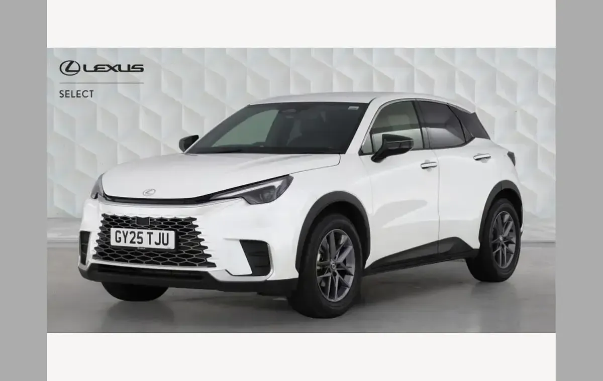 Used Lexus LBX 136 HP (100 kW) 2025 White SUV