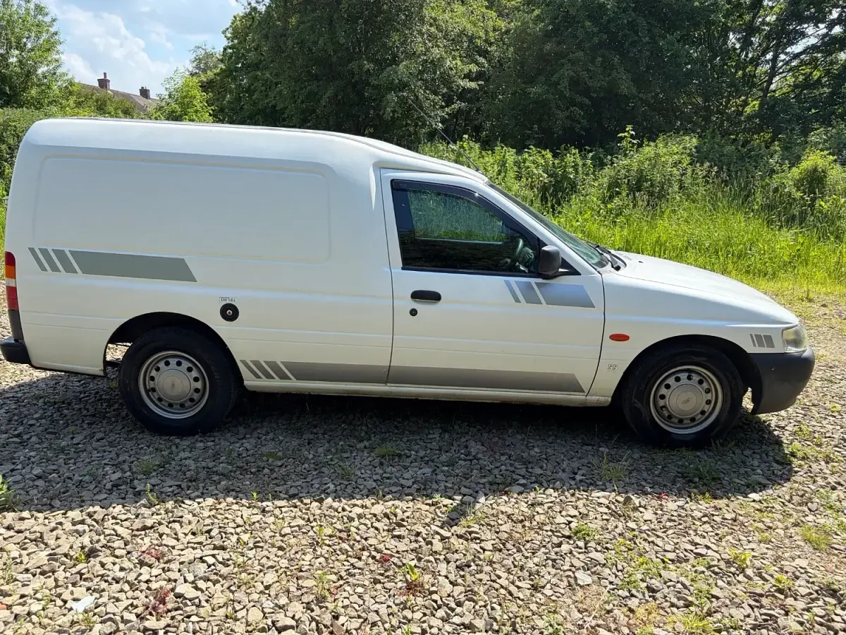 Used Ford Escort 2001 White Van