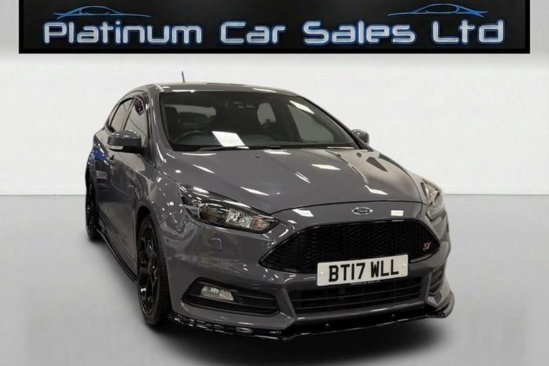 Usado Ford Focus ST 185 CV (136 kW) 2017 Gris Utilitario