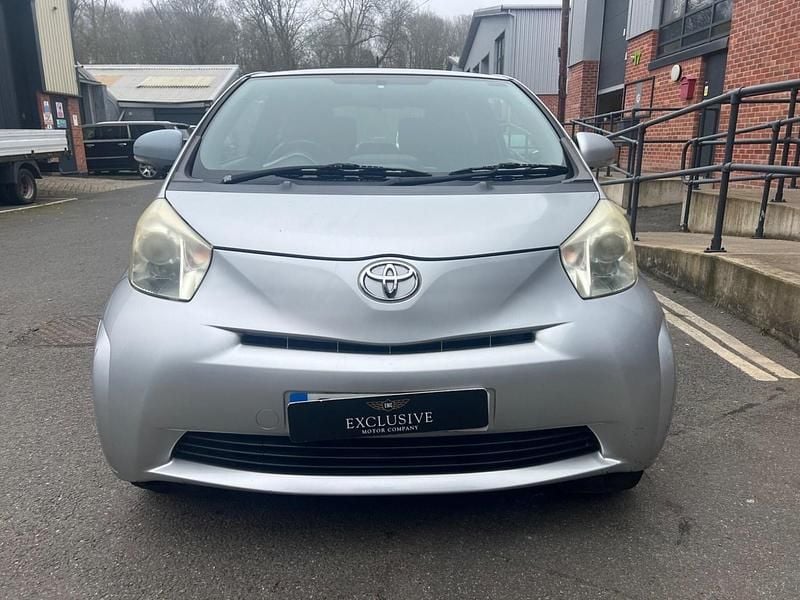 Used Toyota iQ 68 HP (50 kW) 2009 Silver Hatchback