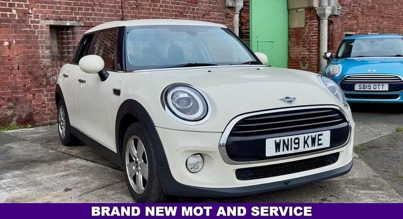 Used Mini Cooper Classic 136 HP (100 kW) 2019 White Hatchback