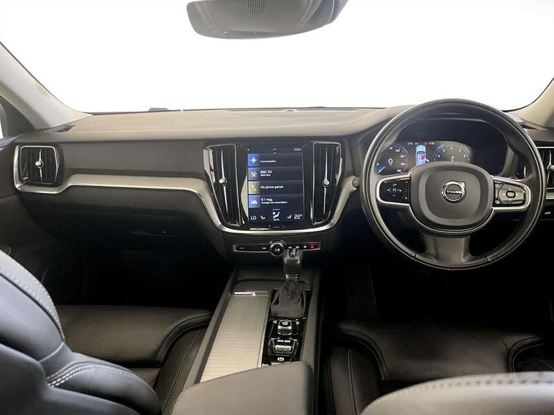 Used Volvo V60 Inscription 190 HP (139 kW) 2019 Gold Estate
