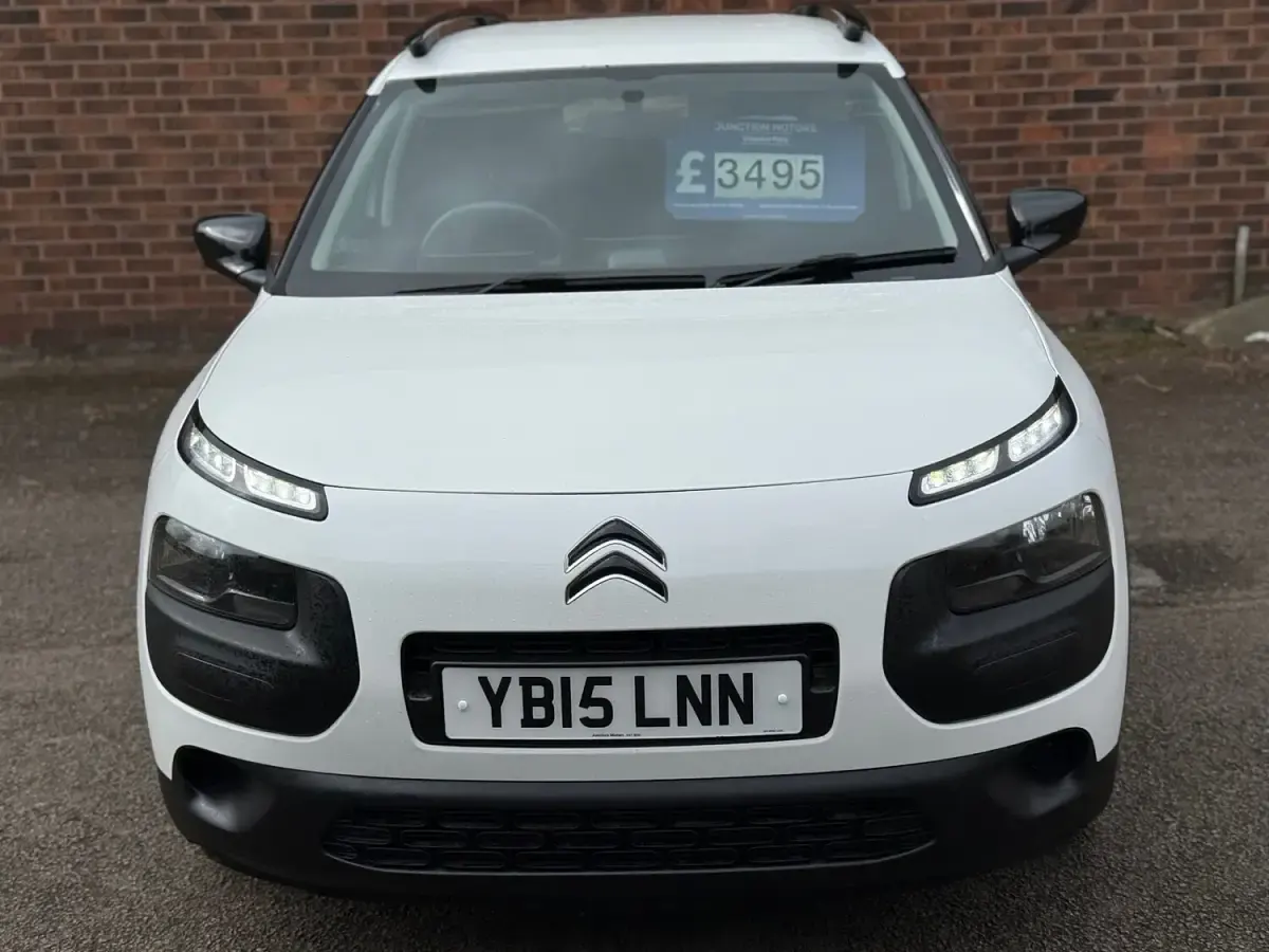 Used Citroën C4 Cactus Feel 82 HP (60 kW) 2015 White Hatchback