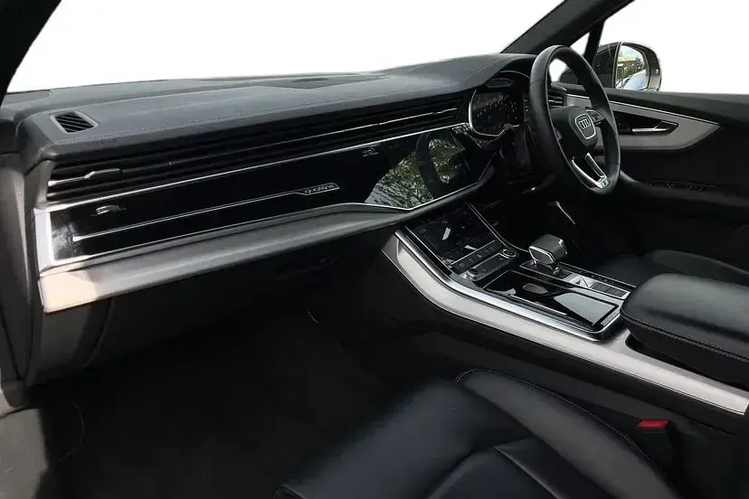 Used Audi Q7 S-Line 286 HP (210 kW) 2023 Black SUV