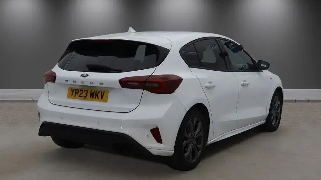 Used Ford Focus ST-Line 125 HP (91 kW) 2023 White Hatchback