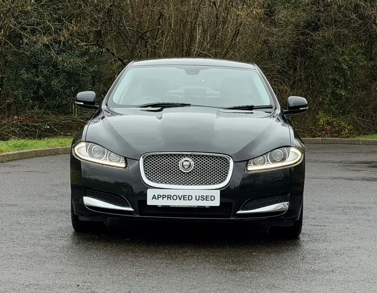 Used Jaguar XF SE 163 HP (119 kW) 2012 Black Sedan
