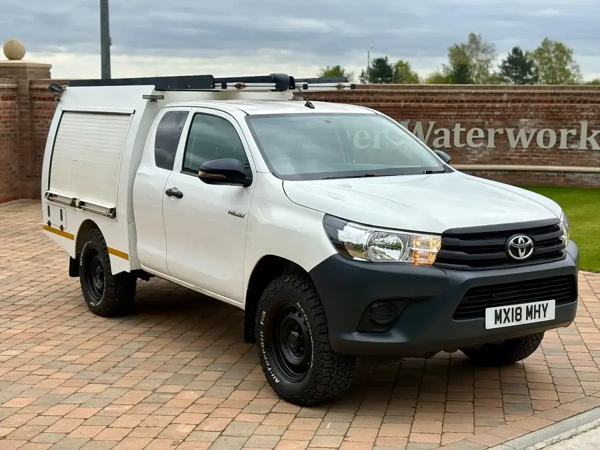 Used Toyota HiLux Active 150 HP (110 kW) 2018 White Pickup