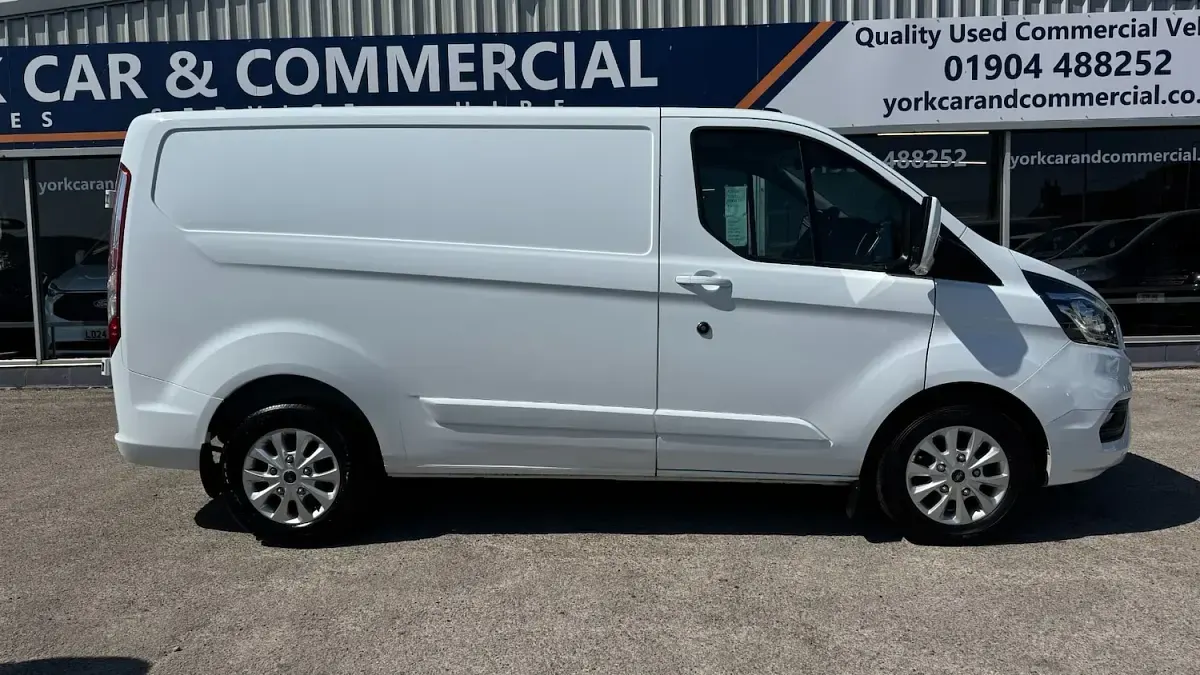 Used Ford Transit Custom Limited 130 HP (95 kW) 2023 White Van