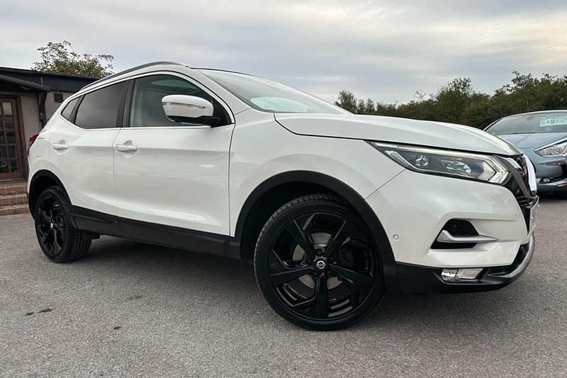 Used Nissan Qashqai Tekna 2017 White SUV