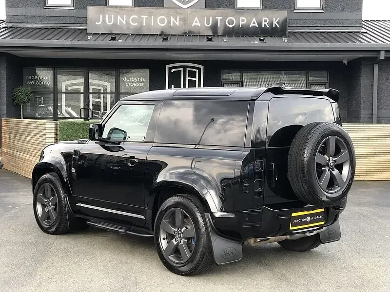 Used Land Rover Defender SE Dynamic 2025 Black SUV