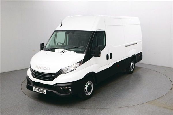 White New 2025 Iveco Daily | £38,388 (Fair price) - Image 1/4
