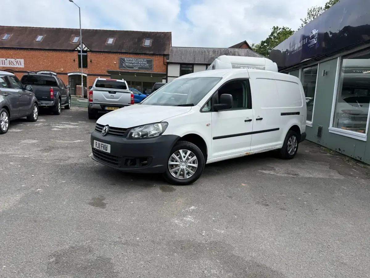 Used VW Caddy 102 HP (75 kW) 2011 White MPV