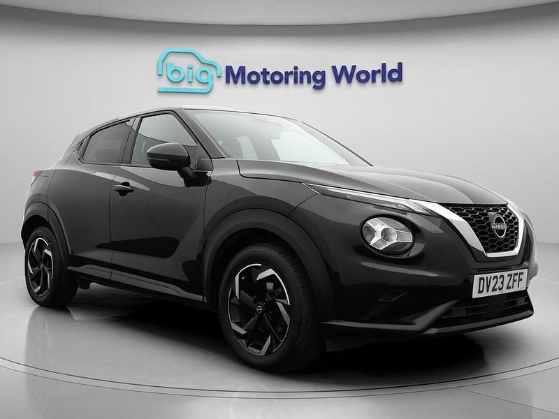 Black Used 2023 Nissan Juke N-Connecta SUV | £13,000 (Fair price) - Image 1/4