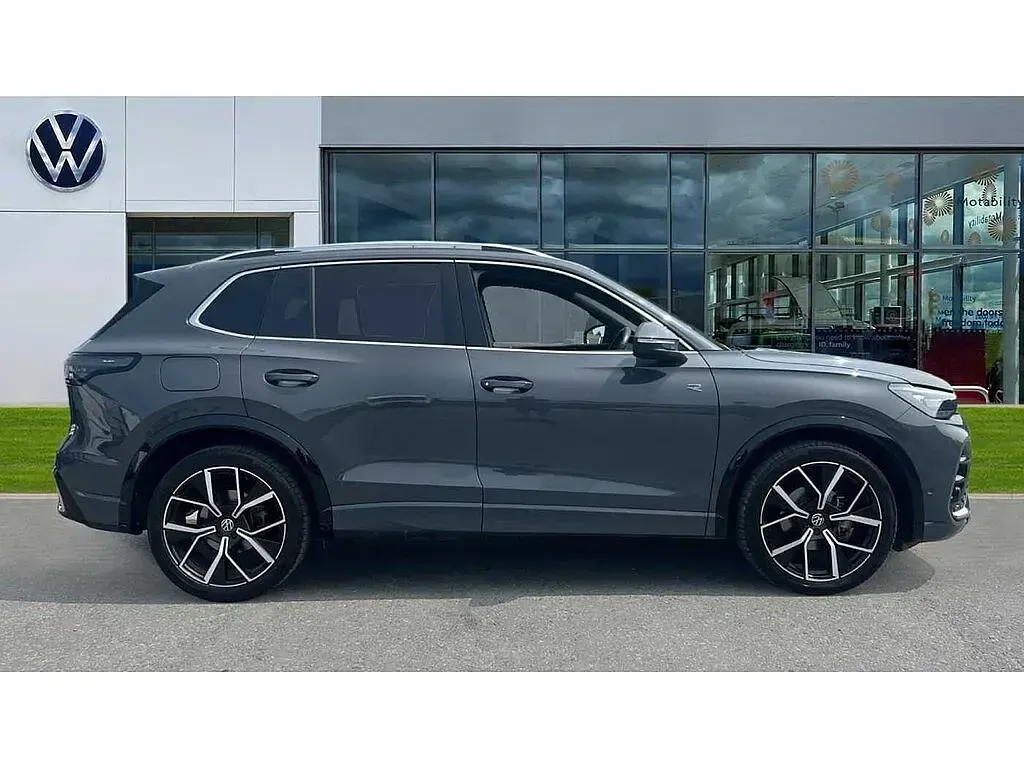 Used VW Tiguan R-line 150 HP (110 kW) 2024 Dolphin grey metallic SUV