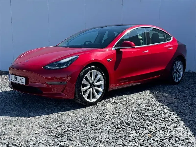 Usado Tesla Model 3 254 kW (346 HP) 2019 Vermelho Sedan